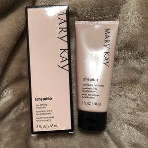 MARY KAY MOISTURIZER